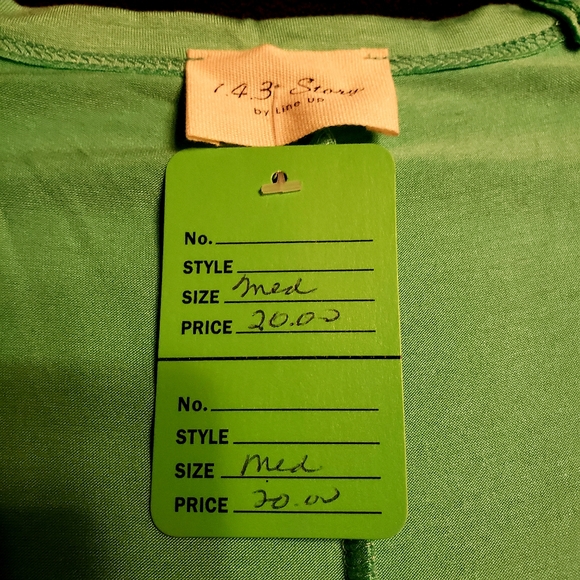 143 Story Medium/Large Open Shoulder  Shirt - Picture 3 of 3